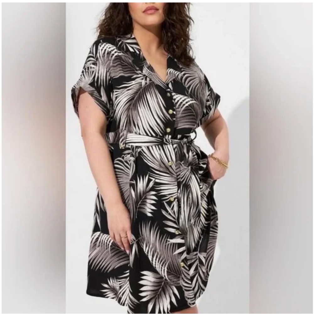 torrid size 3 (22/24) button down black dress with leaves